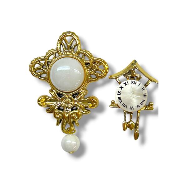Unbranded Jewelry - 2 Goldtone Brooch Pins Cuckoo Clock 1.6" Lightweight 2.5"